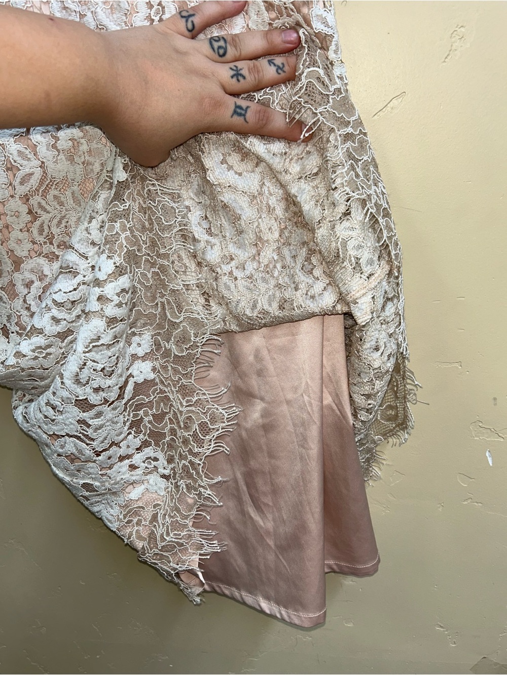 🔥5/$35🔥 Eliza J Lace Midi Dress in Champagne | Size 6 - Picture 7 of 10
